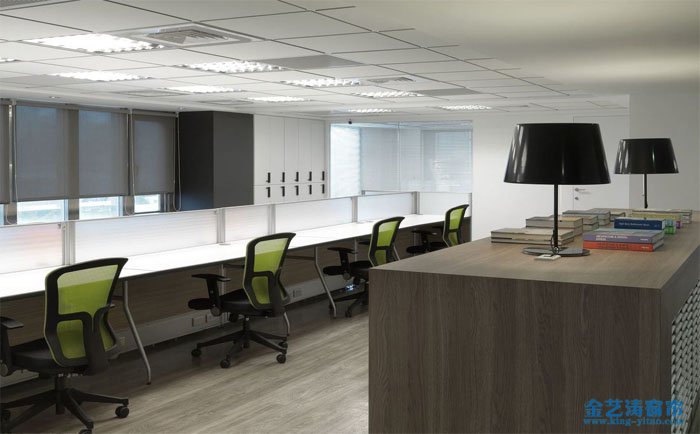 電動窗簾安裝方法,電動窗簾怎么安裝布線? 3.電機與軌道連接