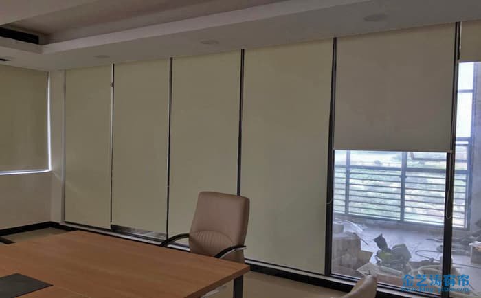 金藝濤窗簾為你介紹自動(dòng)卷簾窗簾的特點(diǎn),不懂的進(jìn)來看看 自動(dòng)卷簾窗簾