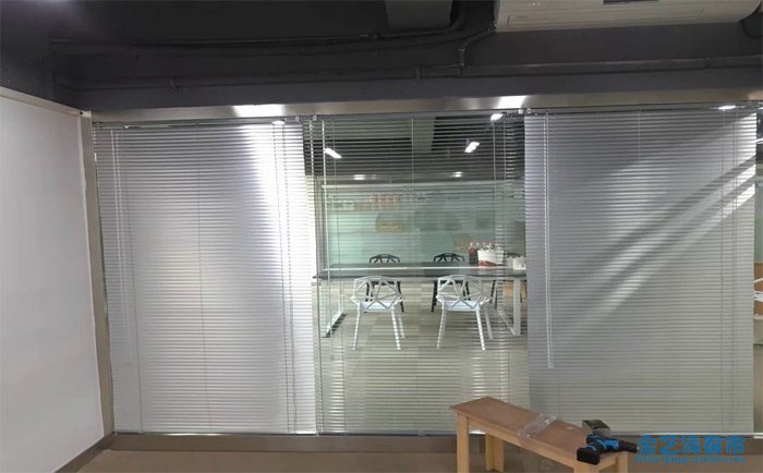 電動(dòng)窗簾有什么優(yōu)勢—為你介紹電動(dòng)窗簾的優(yōu)勢 電動(dòng)窗簾